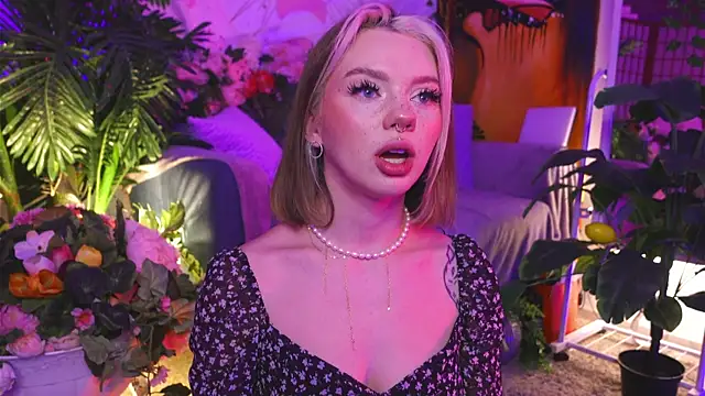 Snapshot of KristaBrooks chatting on 01/07/25, 03:54 KristaBrooks online show from 01/07/25, 03:54