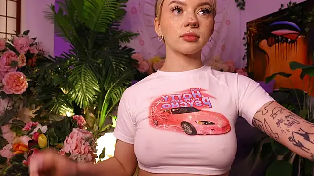 Snapshot of KristaBrooks chatting on 01/31/25, 05:21 KristaBrooks online show from 01/31/25, 05:21