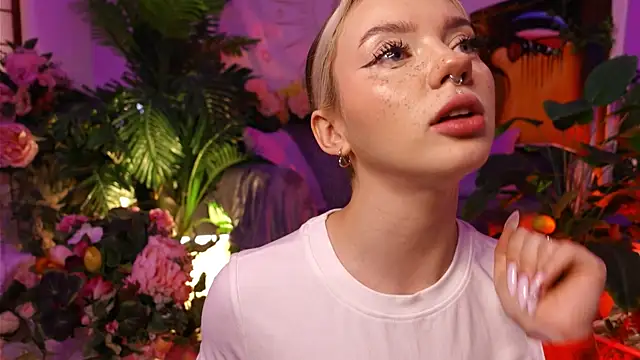 Snapshot of KristaBrooks chatting on 02/01/25, 06:29 KristaBrooks online show from 02/01/25, 06:29