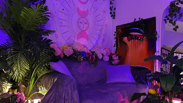 Snapshot of KristaBrooks chatting on 02/04/25, 01:48 KristaBrooks online show from 02/04/25, 01:48