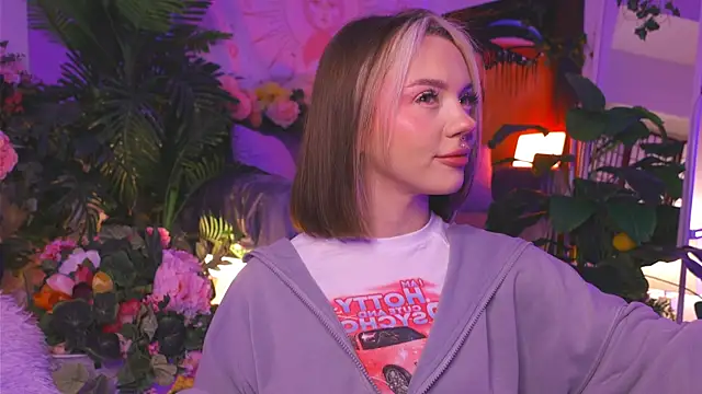 Snapshot of KristaBrooks chatting on 02/10/25, 01:55 KristaBrooks online show from 02/10/25, 01:55