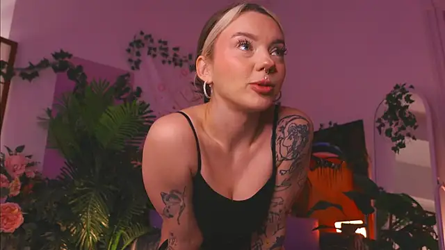 Snapshot of KristaBrooks chatting on 02/11/25, 04:56 KristaBrooks online show from 02/11/25, 04:56