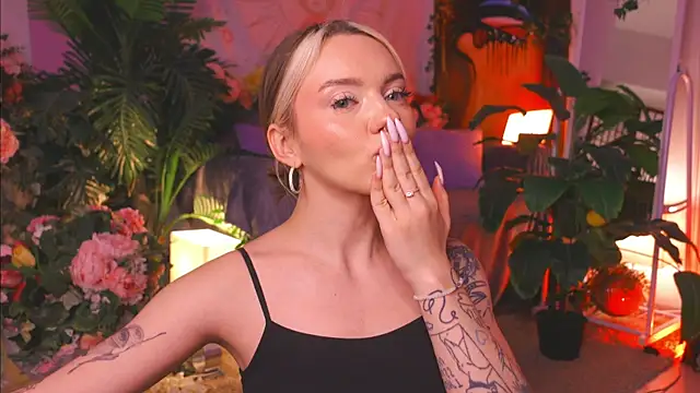 Snapshot of KristaBrooks chatting on 02/21/25, 02:27 KristaBrooks online show from 02/21/25, 02:27