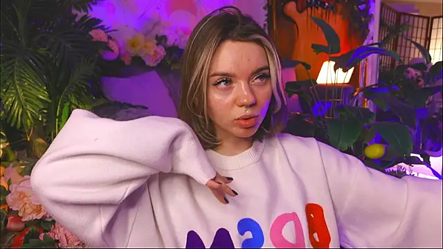 Snapshot of KristaBrooks chatting on 02/23/25, 01:21 KristaBrooks online show from 02/23/25, 01:21