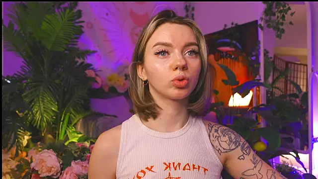 Snapshot of KristaBrooks chatting on 02/23/25, 04:24 KristaBrooks online show from 02/23/25, 04:24