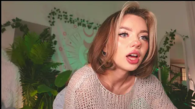 Snapshot of KristaBrooks chatting on 03/03/25, 01:42 KristaBrooks online show from 03/03/25, 01:42