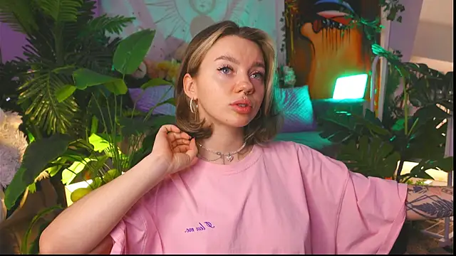 Snapshot of KristaBrooks chatting on 03/08/25, 03:56 KristaBrooks online show from 03/08/25, 03:56