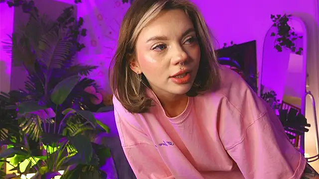 Snapshot of KristaBrooks chatting on 03/13/25, 01:50 KristaBrooks online show from 03/13/25, 01:50