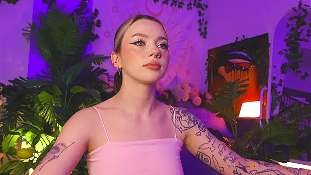 Snapshot of KristaBrooks chatting on 03/16/25, 04:45 KristaBrooks online show from 03/16/25, 04:45