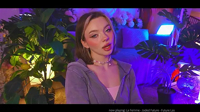 Snapshot of KristaBrooks chatting on 03/19/25, 02:13 KristaBrooks online show from 03/19/25, 02:13