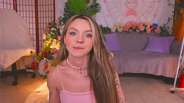 Snapshot of KristaBrooks chatting on 09/19/25, 01:12 KristaBrooks online show from 09/19/25, 01:12