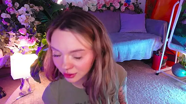 Snapshot of KristaBrooks chatting on 10/03/25, 02:25 KristaBrooks online show from 10/03/25, 02:25