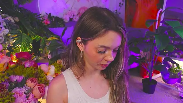 Snapshot of KristaBrooks chatting on 10/08/25, 02:04 KristaBrooks online show from 10/08/25, 02:04