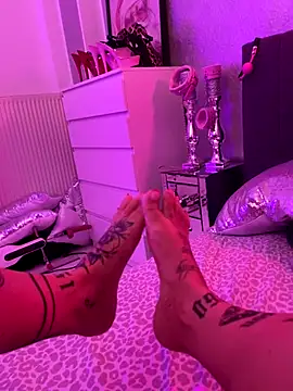 Snapshot of _MelinaCurves_ chatting on 11/10/25, 09:14 MelinaCurves online show from 11/10/25, 09:14