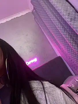 Snapshot of _MelinaCurves_ chatting on 11/18/25, 10:25 MelinaCurves online show from 11/18/25, 10:25