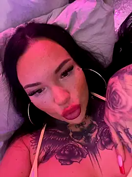 Snapshot of _MelinaCurves_ chatting on 11/26/25, 10:22 MelinaCurves online show from 11/26/25, 10:22