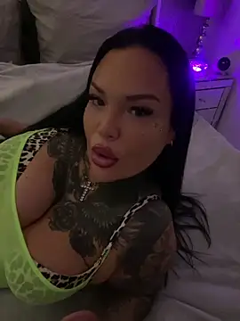 Snapshot of _MelinaCurves_ chatting on 03/05/26, 07:43 MelinaCurves online show from 03/05/26, 07:43