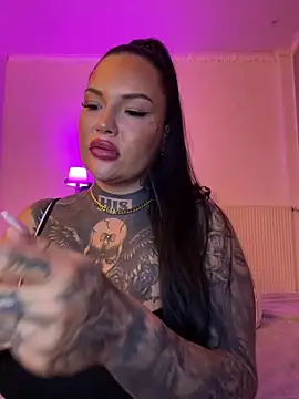 Snapshot of _MelinaCurves_ chatting on 04/15/26, 10:21 MelinaCurves online show from 04/15/26, 10:21