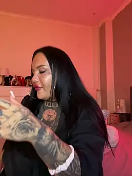 Snapshot of _MelinaCurves_ chatting on 04/16/26, 10:01 MelinaCurves online show from 04/16/26, 10:01