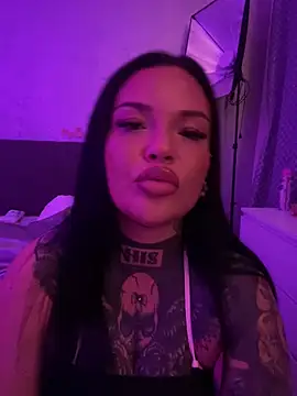 Snapshot of _MelinaCurves_ chatting on 04/17/26, 09:18 MelinaCurves online show from 04/17/26, 09:18