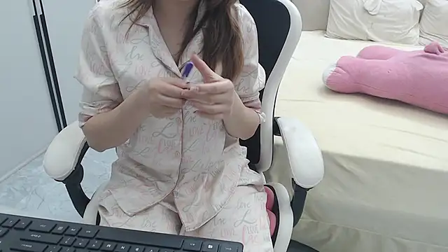 Snapshot of Hanako_love chatting on 11/23/25, 03:45 Hanako love online show from 11/23/25, 03:45