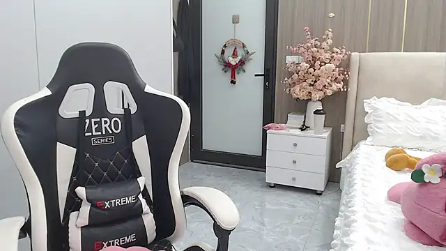 Snapshot of Hanako_love chatting on 12/18/25, 03:40 Hanako love online show from 12/18/25, 03:40