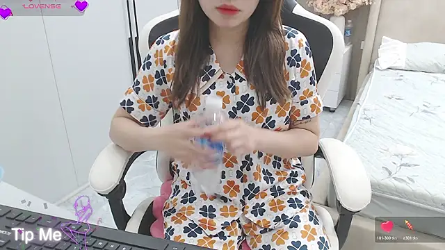 Snapshot of Hanako_love chatting on 02/17/26, 03:40 Hanako love online show from 02/17/26, 03:40