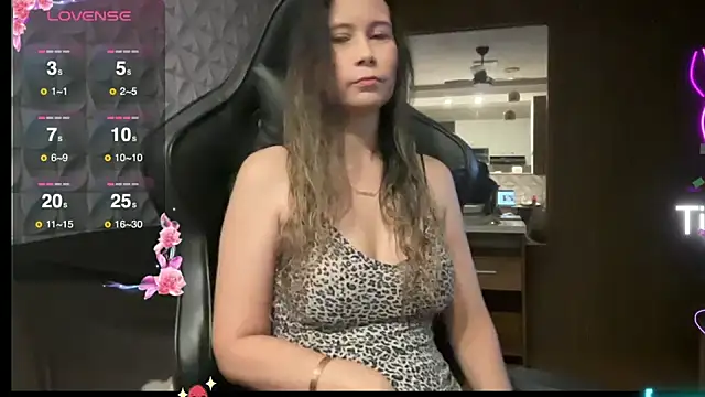 Leilacharlotte online show from 12/14/25, 12:38