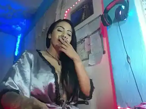 Snapshot of ERIKA-THEDOLL chatting on 12/06/24, 01:07 ERIKA-THEDOLL online show from 12/06/24, 01:07