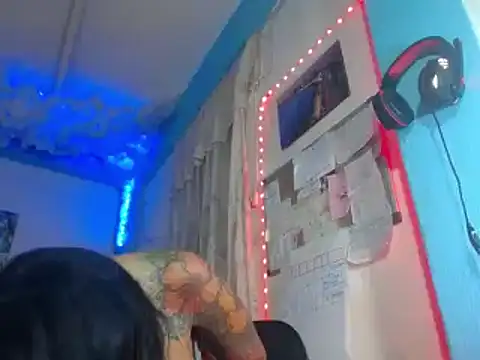 Snapshot of ERIKA-THEDOLL chatting on 12/21/24, 01:04 ERIKA-THEDOLL online show from 12/21/24, 01:04