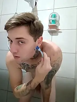 Snapshot of DanielMagains chatting on 10/15/25, 04:18 DanielMagains online show from 10/15/25, 04:18