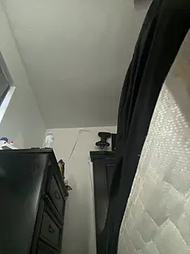 Snapshot of Slumlords chatting on 04/23/26, 07:27 Slumlords online show from 04/23/26, 07:27