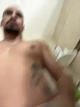 Snapshot of Slumlords chatting on 04/26/26, 05:05 Slumlords online show from 04/26/26, 05:05