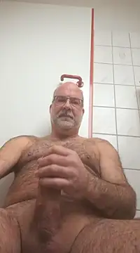 Snapshot of AnnakondaHF chatting on 01/04/25, 10:05 AnnakondaHF online show from 01/04/25, 10:05