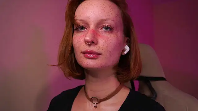 Snapshot of Liuba_Fox chatting on 11/18/25, 06:45 Liuba Fox online show from 11/18/25, 06:45