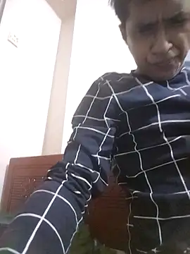 iamkahn 44 online show from 12/17/25, 05:08