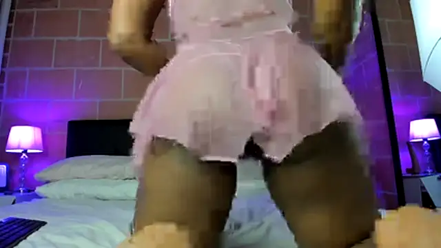 Snapshot of let_do_it chatting on 10/30/25, 02:35 let do it online show from 10/30/25, 02:35