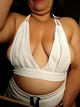 Snapshot of ZAHI_WILLX chatting on 11/15/25, 04:32 ZAHI WILLX online show from 11/15/25, 04:32