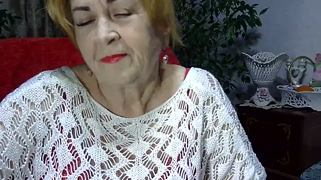 Snapshot of Emma52610 chatting on 12/28/24, 05:35 Emma52610 online show from 12/28/24, 05:35