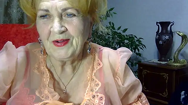 Snapshot of Emma52610 chatting on 01/26/25, 05:44 Emma52610 online show from 01/26/25, 05:44