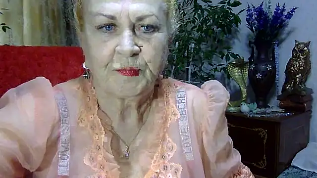 Snapshot of Emma52610 chatting on 03/11/25, 12:17 Emma52610 online show from 03/11/25, 12:17