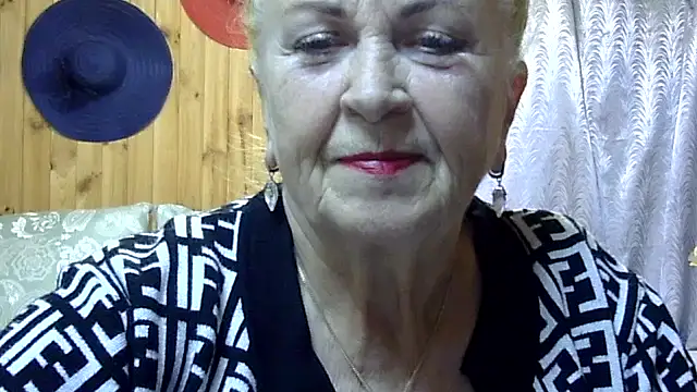 Snapshot of Emma52610 chatting on 10/13/25, 05:24 Emma52610 online show from 10/13/25, 05:24