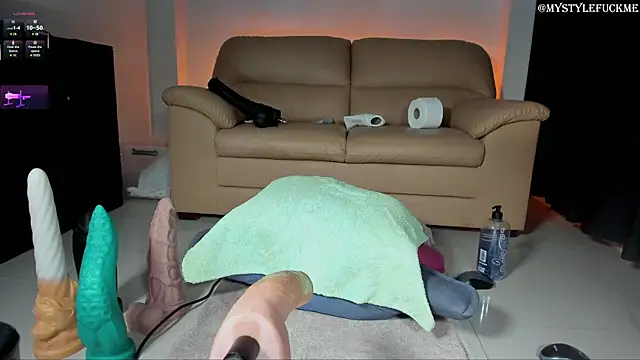 Snapshot of Th3Qu33n0fBigg3st chatting on 11/26/25, 10:55 Th3Qu33n0fBigg3st online show from 11/26/25, 10:55