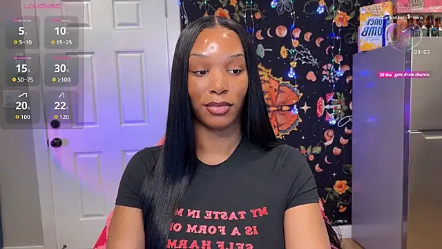 ItalyNayoir online show from 09/25/25, 06:11