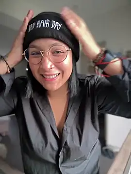 DannaaMeliza online show from 01/04/25, 10:05