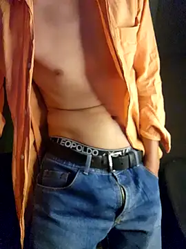 Snapshot of flaco317 chatting on 11/15/25, 06:33 flaco317 online show from 11/15/25, 06:33