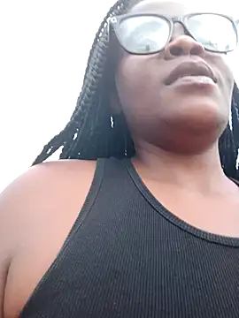 Snapshot of SQUITBOOTY chatting on 12/23/24, 01:13 SQUITBOOTY online show from 12/23/24, 01:13