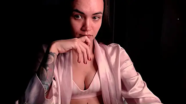 EvelynGG online show from 10/28/25, 05:48