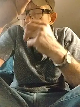 ROBERT0516 online show from 11/21/25, 11:42