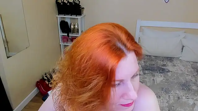 Snapshot of FoxySophia chatting on 06/11/26, 12:43 FoxySophia online show from 06/11/26, 12:43